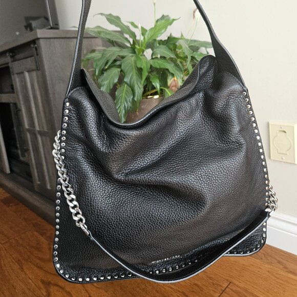 Michaels Kors Black Leather Shoulder Bag with magnetic closure - Picture 2 of 7